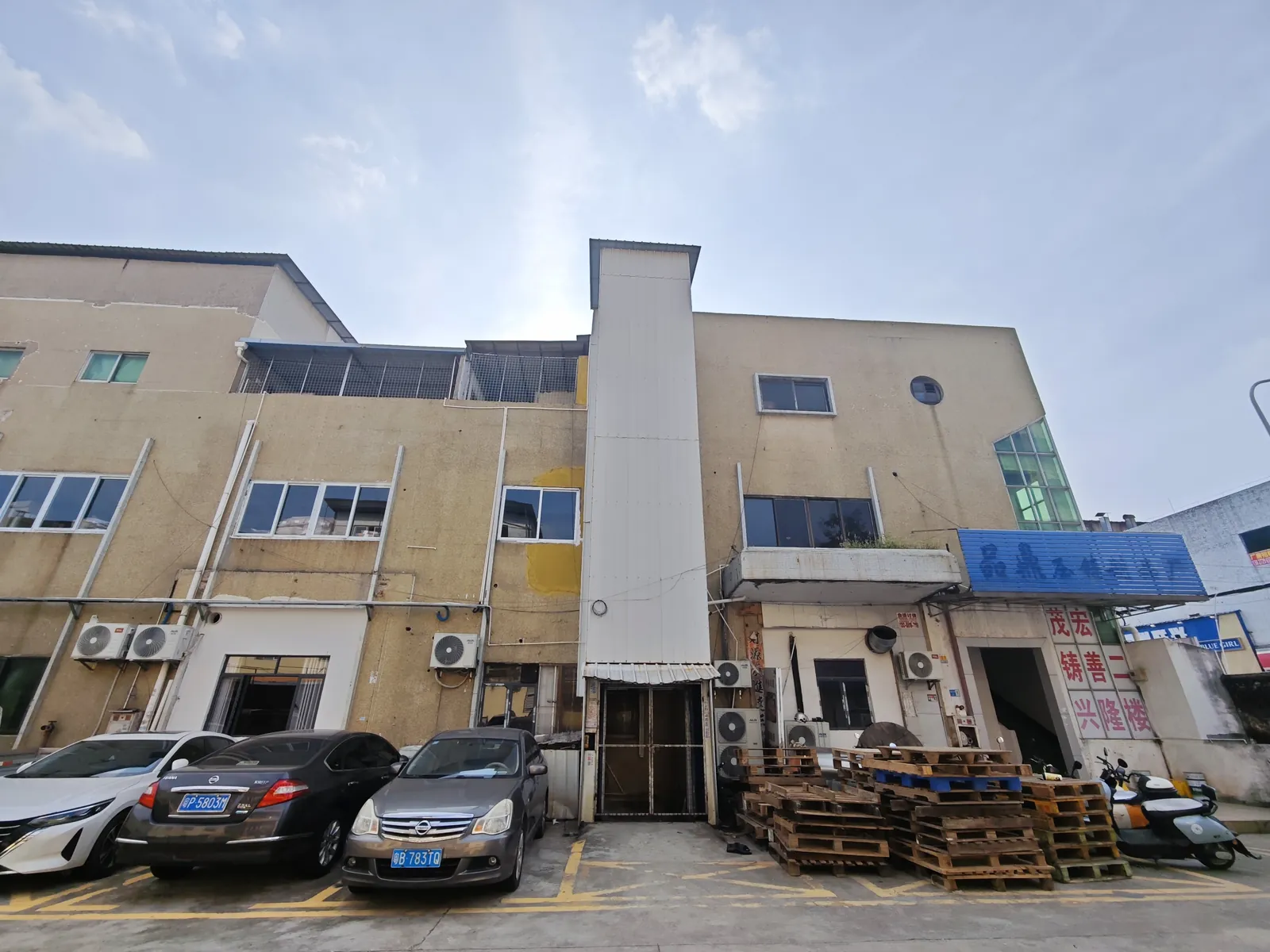 长升托付自营履约场地外观